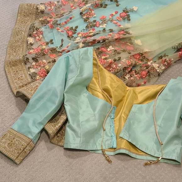 Women's Floral Embroidered Pleated Saree & Blouse - Picture 11 of 14